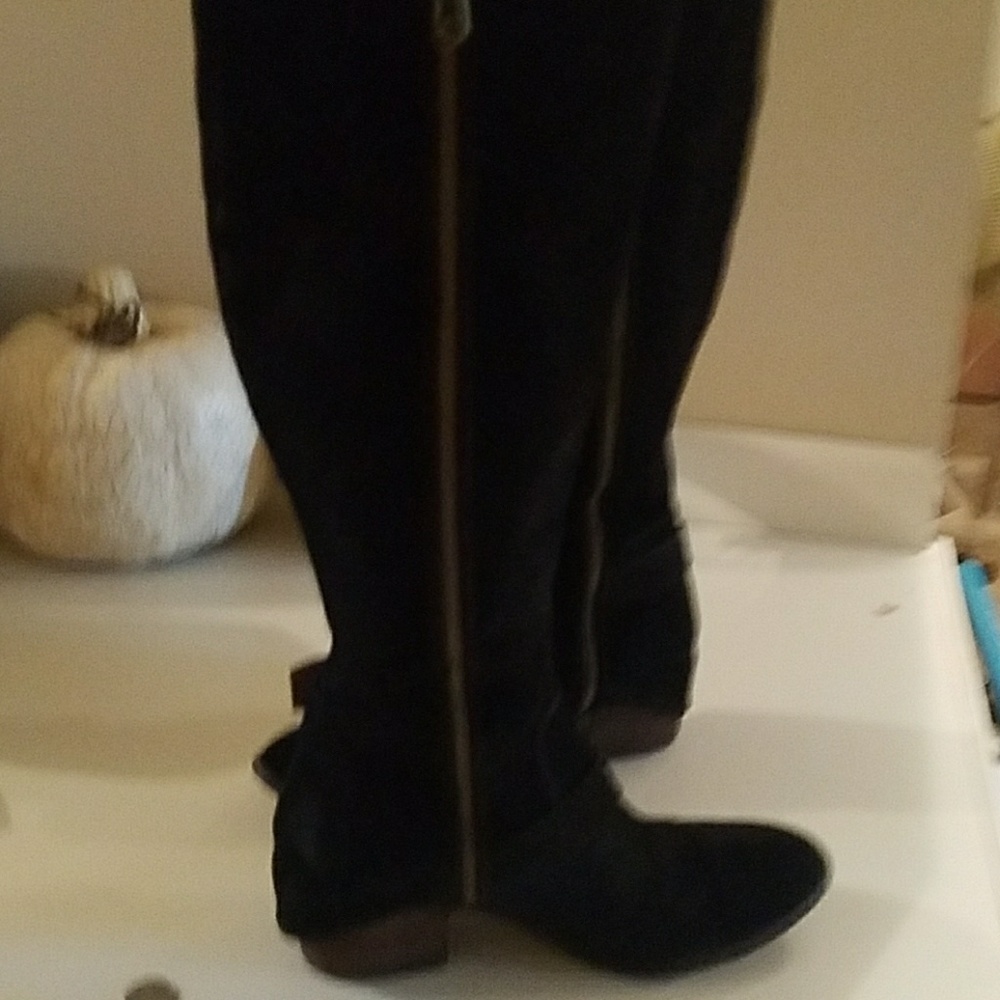 Boots - Picture 3 of 6